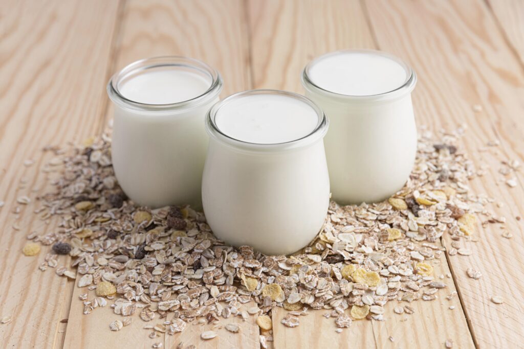 yogurt con probióticos naturales en tarro de cristal