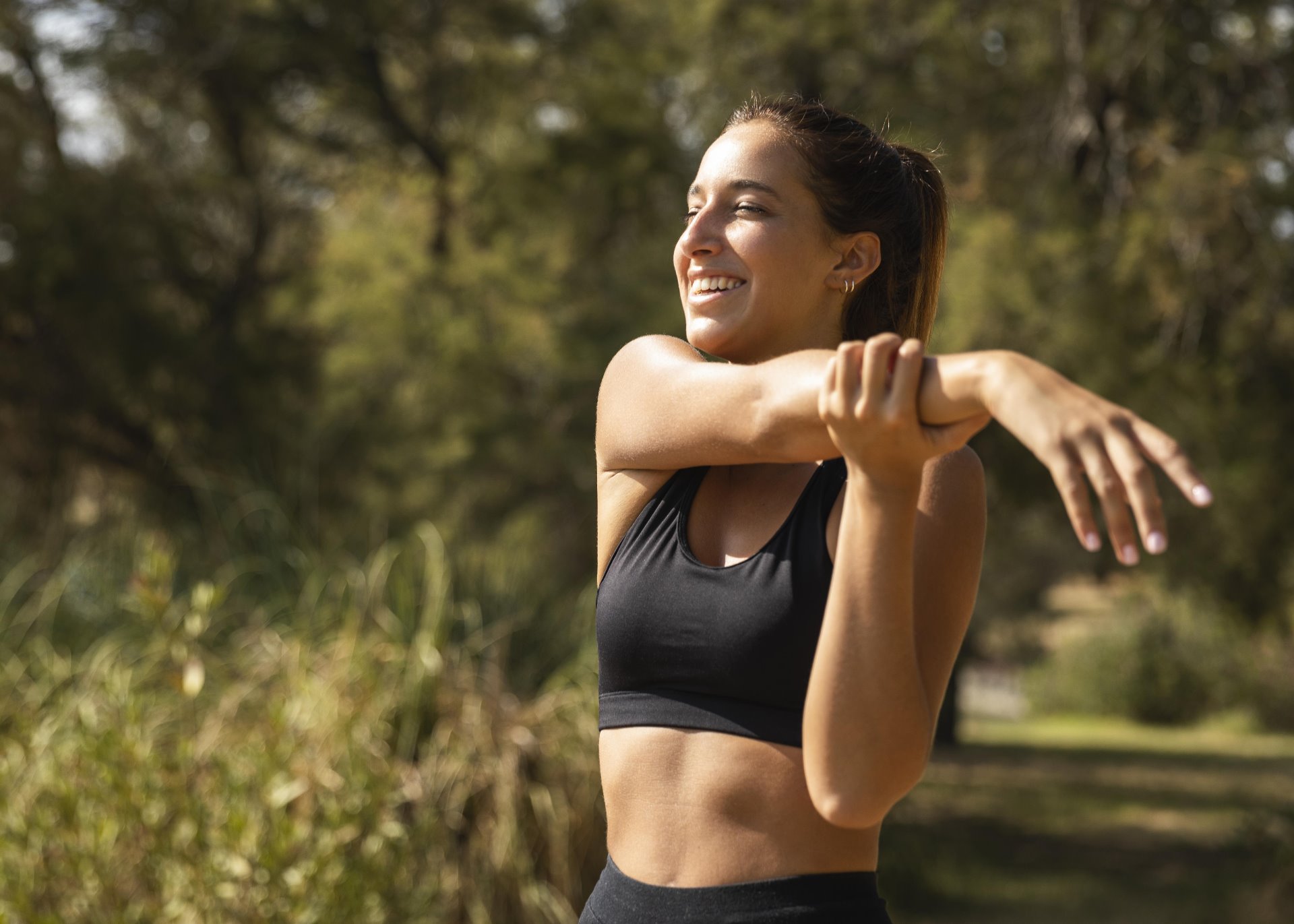 Mujer haciendo deporte para cuidar su sistema inmunológico