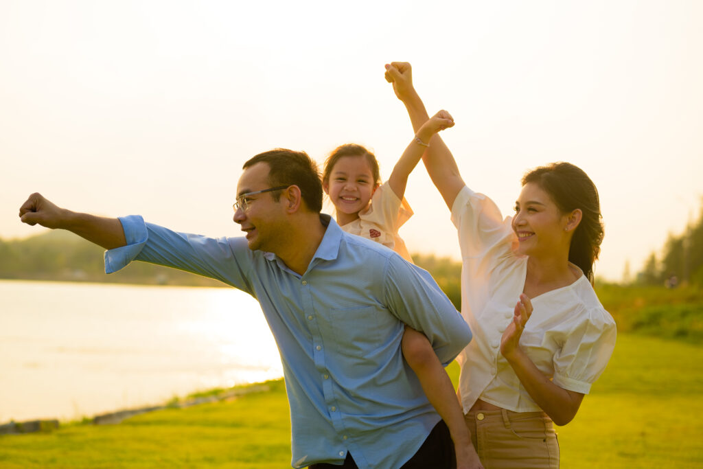 Familia disfrutando de las vacaciones tras el periodo de resfriados.