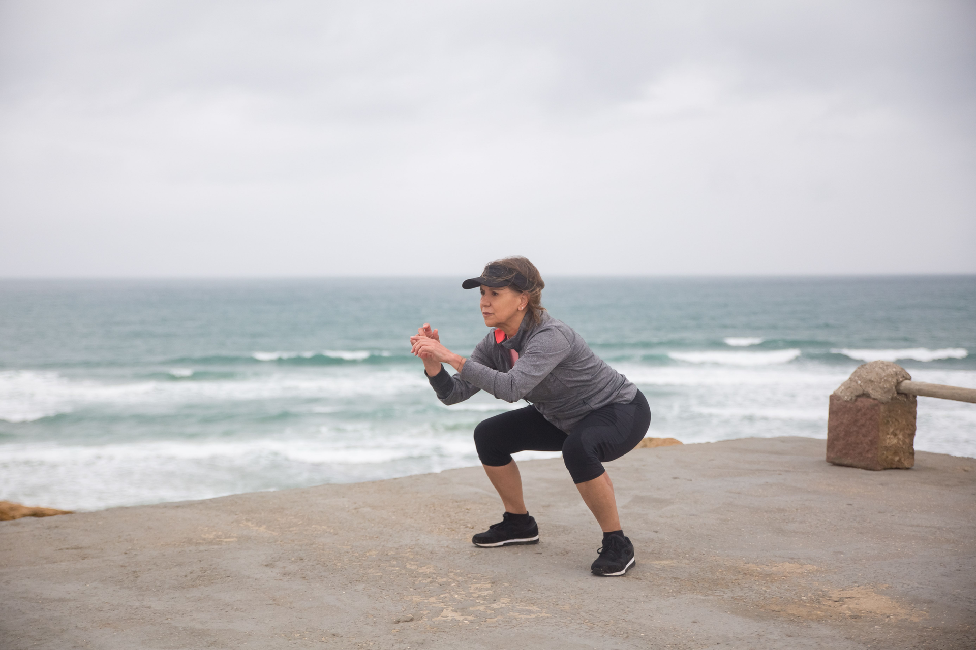 mujer haciendo ejercicio para prevenir el sedentarismo